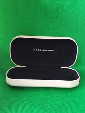 4/$50⭐️Marc Jacobs White Eyewear Case with Black Interior